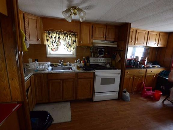 4th image of 27 Parkwood Dr