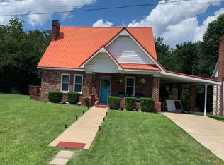 35 Gray St, Allen, KY 41601