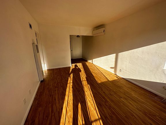 3rd image of 24384 Ironwood Ave