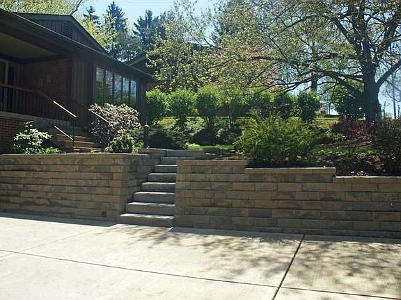 2nd image of 3371 Macarthur Dr