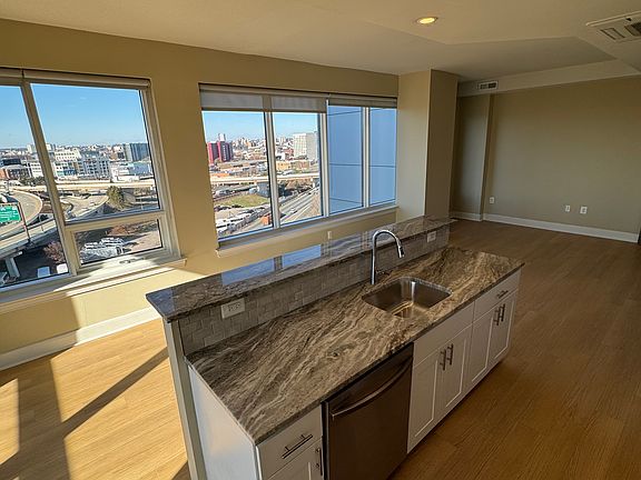 3rd image of 248 N Christopher Columbus Blvd #1302