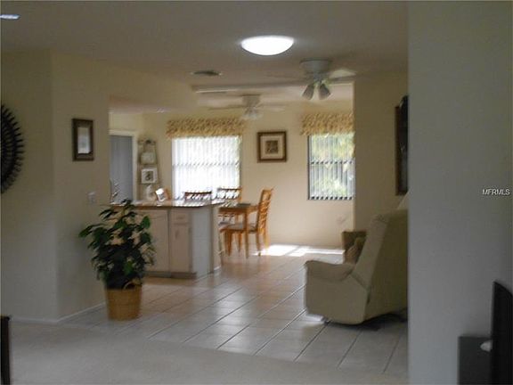 5th image of 10126 Peach Ave