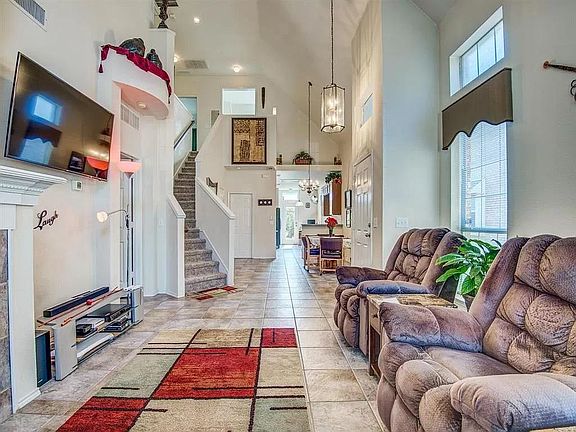 4th image of 11447 Chaucer Dr