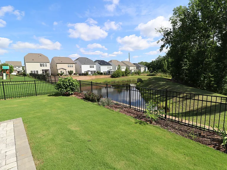 2936 Baronial St — Photo 26