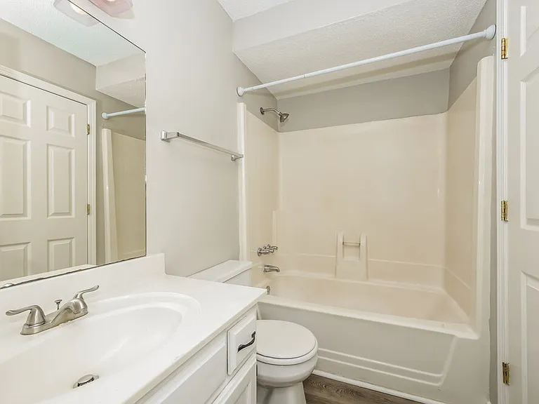 805 Forest Ridge Dr — Photo 11