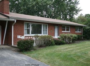 1811 Walnut Cir, Northbrook, IL 60062