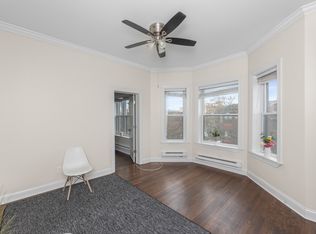 915 W Waveland Ave #923-1D, Chicago, IL 60613