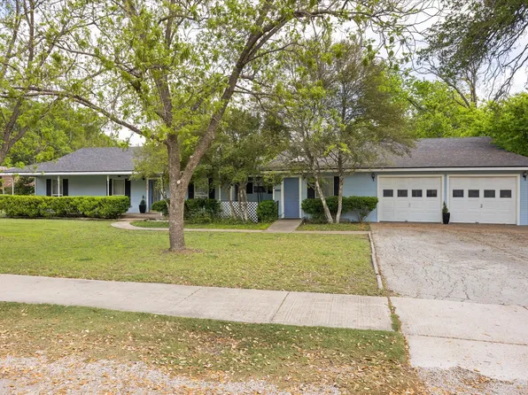 610 W 1st St, Hico, TX 76457