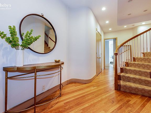 5th image of 2 E End Ave Unit Penthouse D