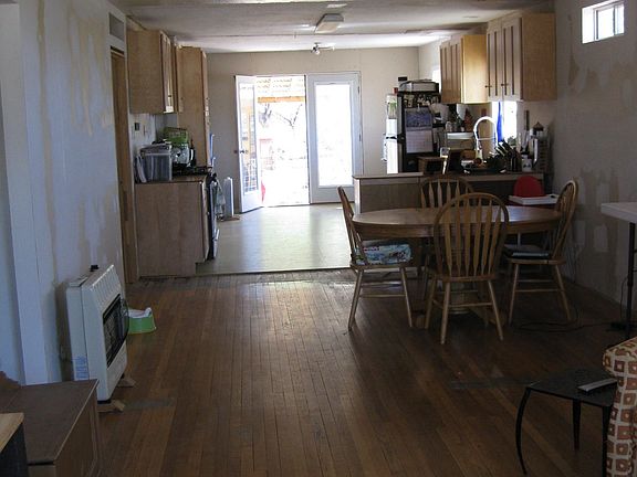 3rd image of 605 W Avenue A