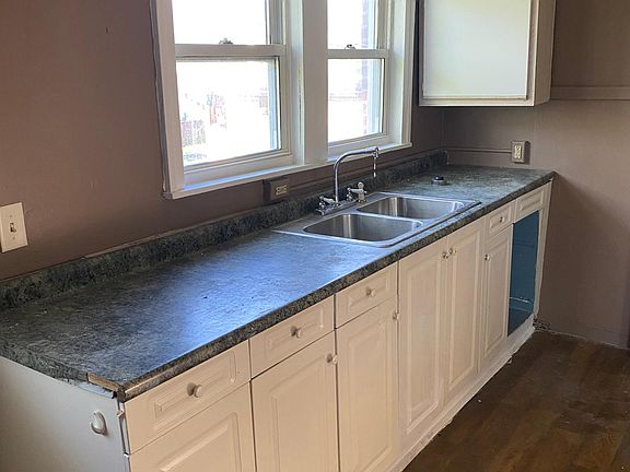 2nd image of 610 S Scott St #6