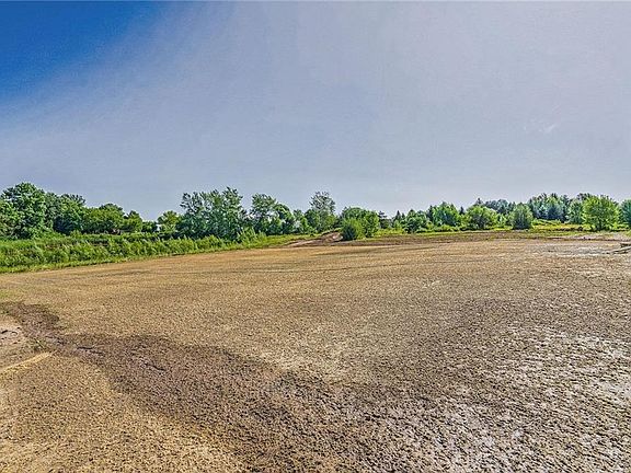 5th image of 608 Autumn Breeze Ln