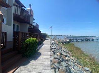 61 Waters Edge Cir, Hampton, VA 23669