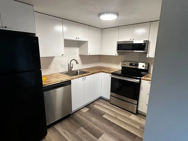 SloHi 1516 Perry Street — Photo 9