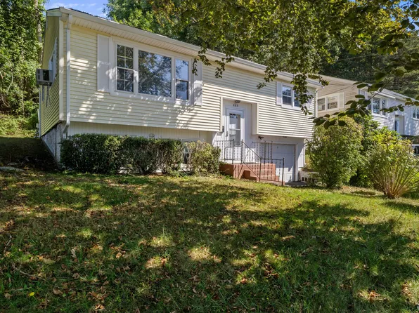 327 Bayonet Street, New London, CT 06320