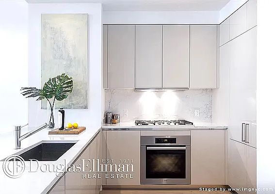 2nd image of 77 Warren St APT 2
