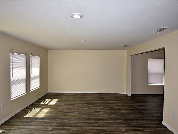 5th image of 8 NW 8th Ter