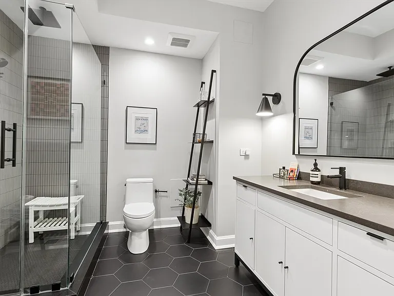 252 W 30th St #2B — Photo 7