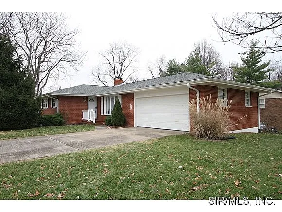 98 Chapel Dr photo 1