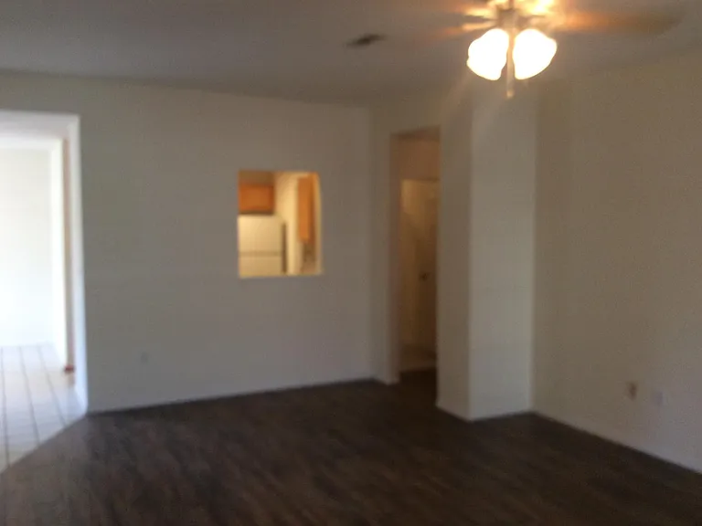 2050 E Farr Ln — Photo 4