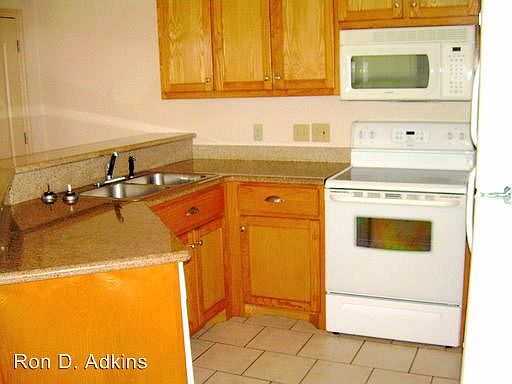 4th image of 1503 W Fig Ave