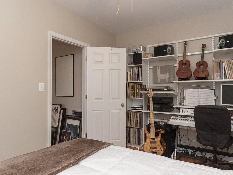 5210 N Sawyer Ave #2 — Photo 8