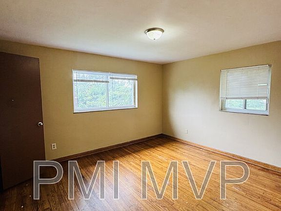 5th image of 830 S Harris Ave APT D