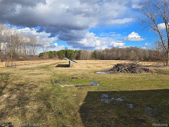 4th image of 5638 N Lake Rd