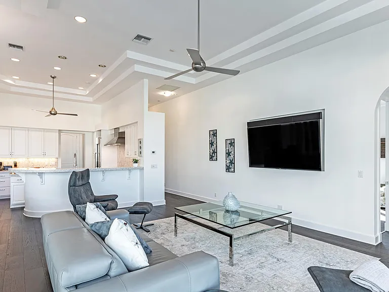 2540 Half Moon Walk — Photo 20