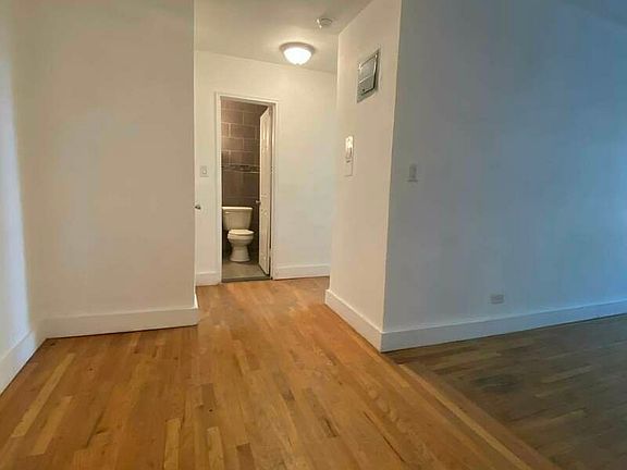 2nd image of 2020 Avenue V #2L