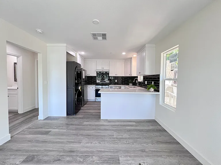 1933 Vestal Ave — Photo 10