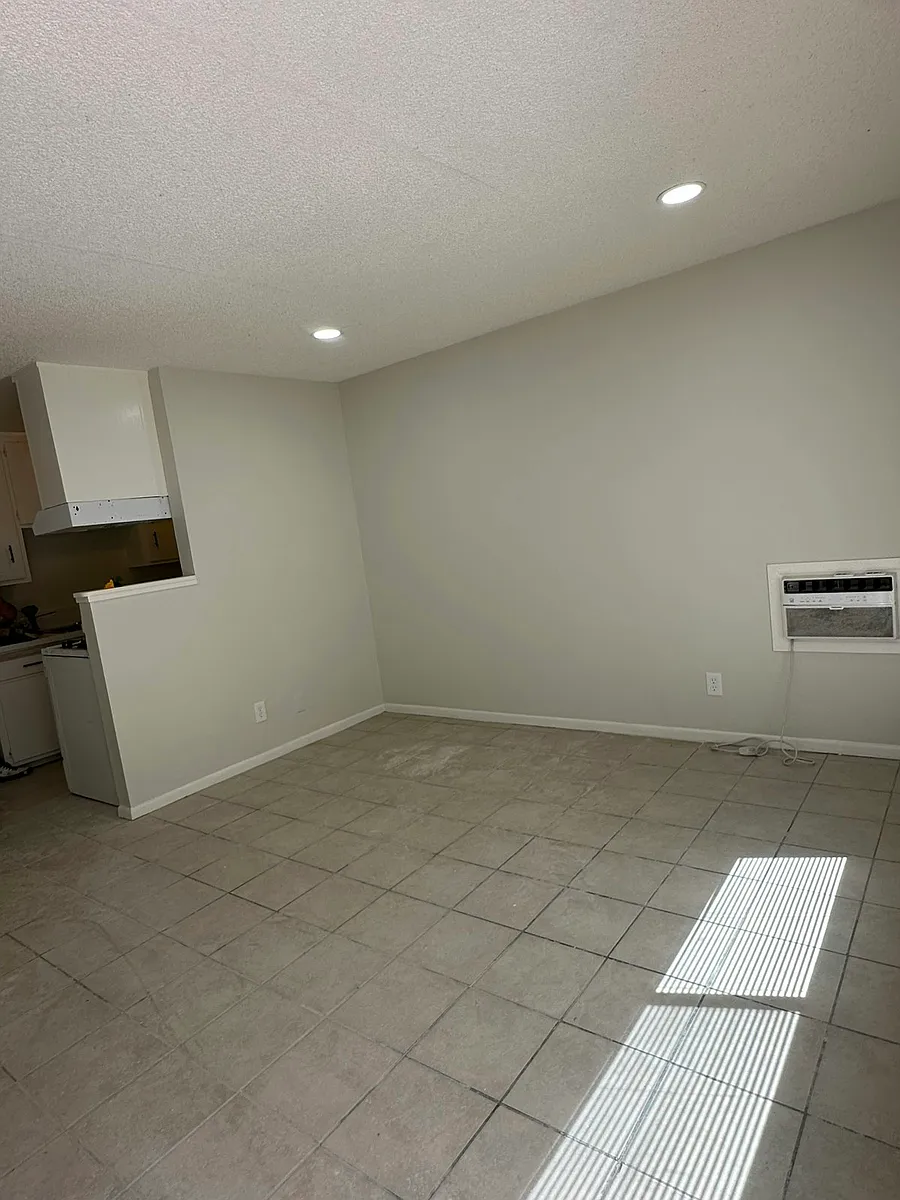 Building Photo - 22869 Adrienne Ave #3