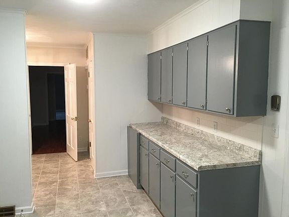 4th image of 1002 Riverview Dr