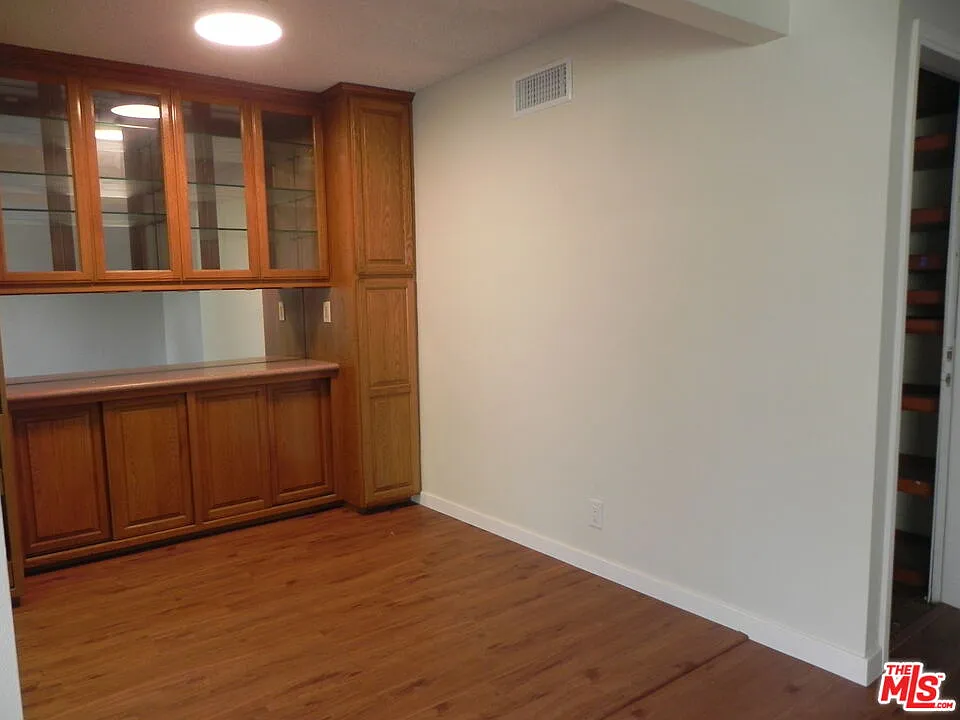 3 bed, 2.0 bath, 1228 sqft, $2,600 — Photo 4