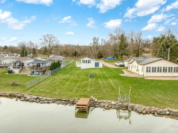 35 Winchester Dr, Addison, MI 49220