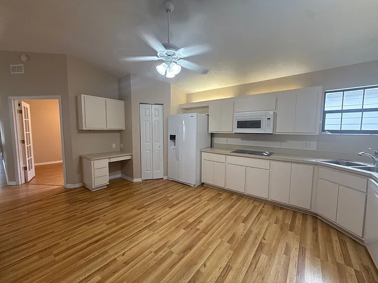 2216 NE 39th Ave — Photo 14