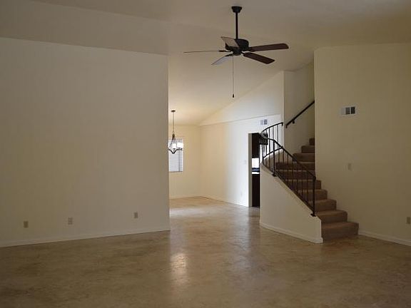 4th image of 2529 E Paradise Dr