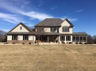 W296S8150 Shallow Waters Cir, Mukwonago, WI 53149