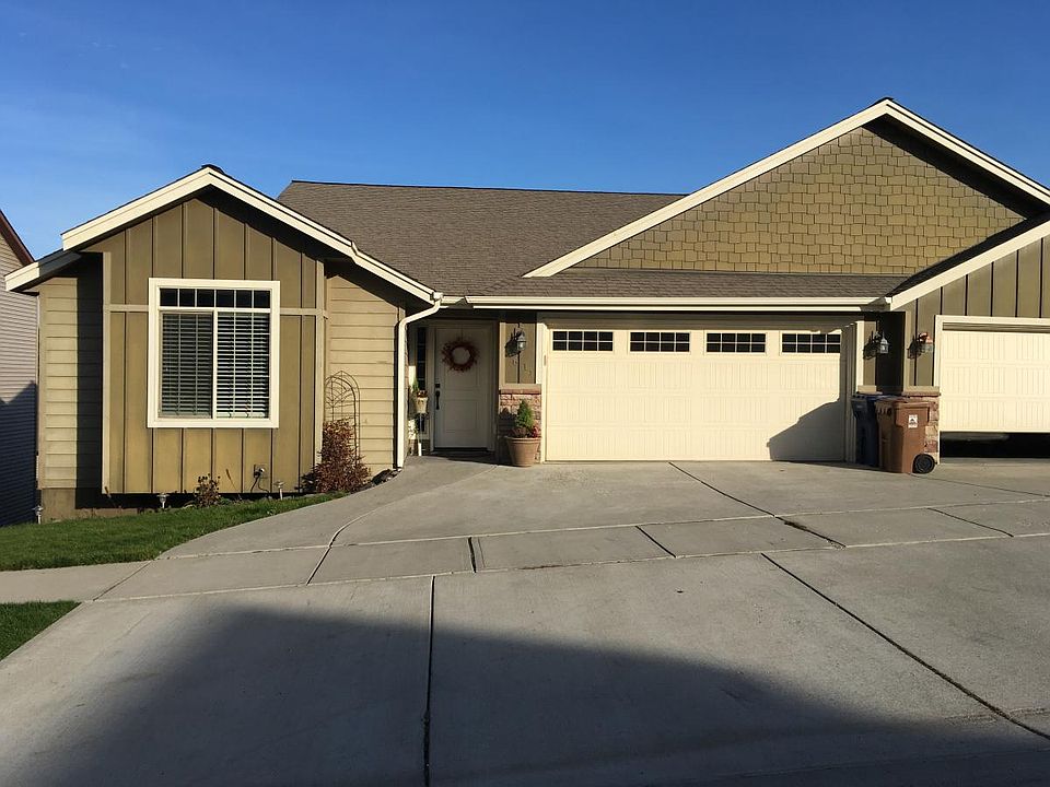 4 bd 3 bth Townhome close to downtown