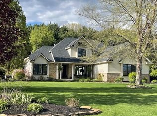 5441 Pine Lake Dr, Brighton, MI 48116