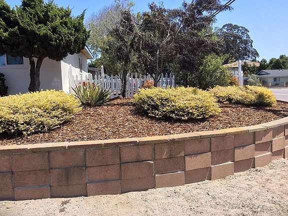 Pike street side w/landscape