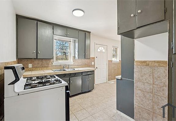 5th image of 1412 NE 38th St