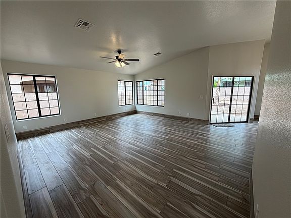 5th image of 3972 E Packard Avenue