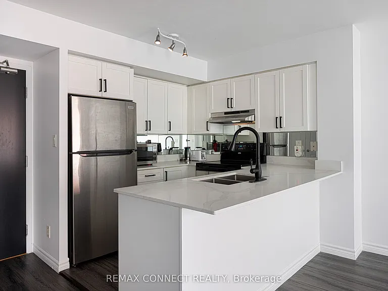 230 King St E #710 — Photo 8
