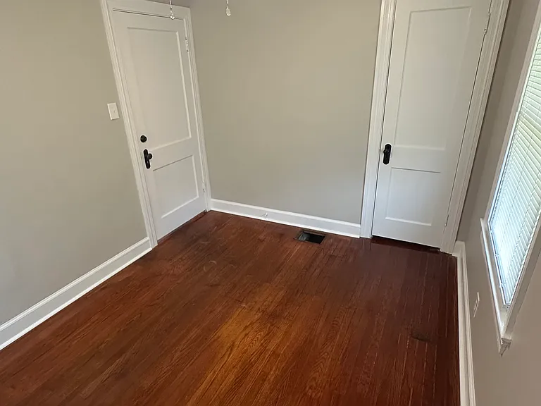 501 Compton St — Photo 12