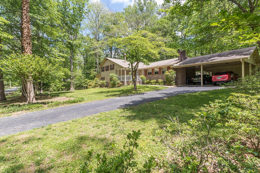 1st image of 403 Dogwood Cir