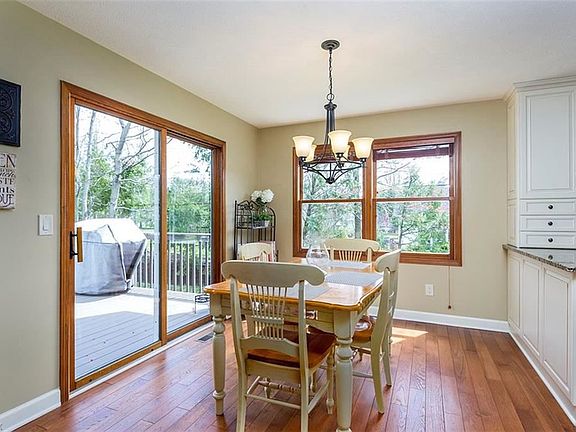5th image of 1337 Woodmere Dr