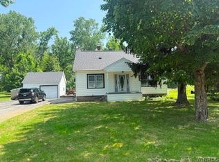 7813 Chestnut Ridge Rd, Gasport, NY 14067
