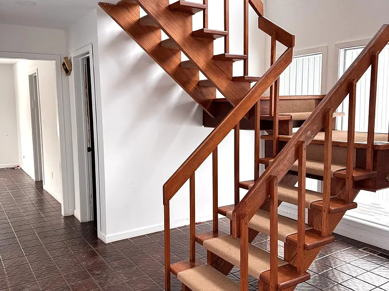 16 Corlies Ave — Photo 8