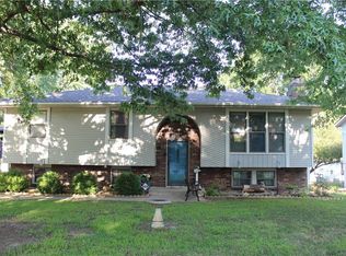 1407 N Holland Dr, Independence, MO 64056
